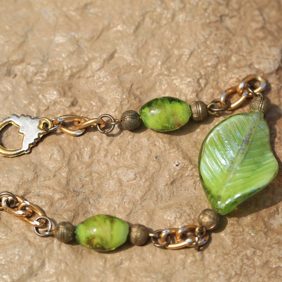 Green Glass Beaded Bracelet - Picture 1 of 5